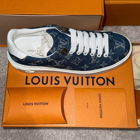 Louis Vuitton Bleu Jeans Time Out Sneaker - Picture 4 of 6